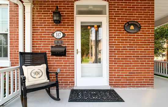 Welcome to the Beekeeper's Cottage, the National Register of Historic Places as a part of the WashMo Locust Street Historical District, the renovated 1920 historical home is fully updated with modern amenities close to downtown, wineries, and Katy Trail.