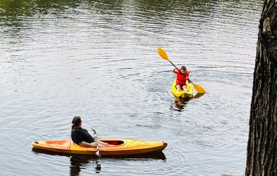 Lakehouse with 6 person spa, sauna, kayaks, fireplace