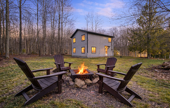 Mountain Time | Arrowhead Lake | Pocono Mountains | Serhii Vacation Rentals