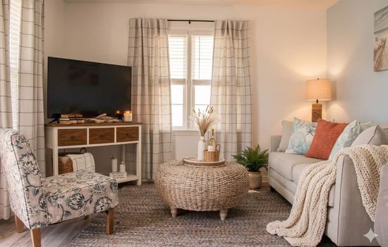 Blankets, TV, games and all you need to have a comfortable stay
*Some items used for the photoshoot only*