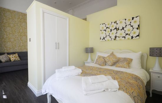 Helle, erst kürzlich vollständig renovierte (2016) Ferienwohnungen in einem den