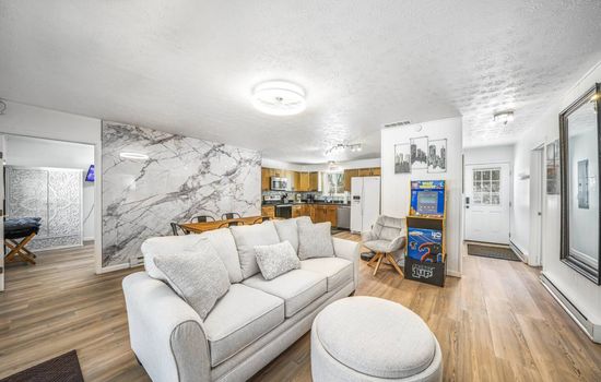 Black Squirrel Heron Hill Retreat Hot Tub on Lake!