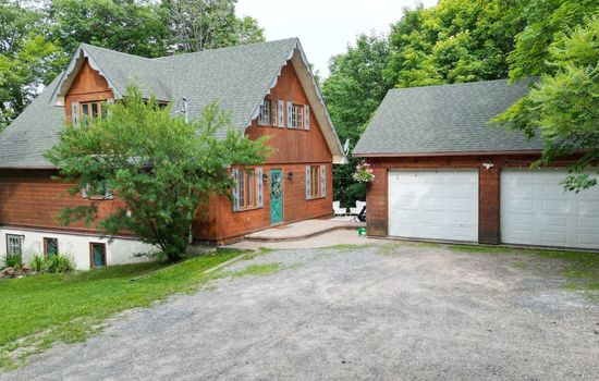 Chalet Mont Cascades w/ Spa & Games