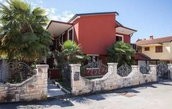 Große Ferienwohnung in Novigrad mit Schönem Garten