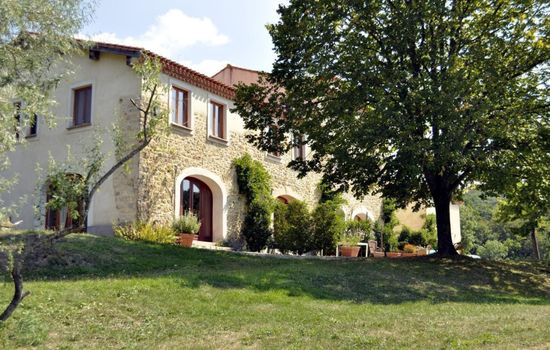 Hochwertiges Haus mit Terrassenblick auf die Berge