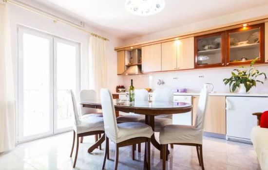 Sonnige Wohnung in Bibinje mit privatem Parkplatz