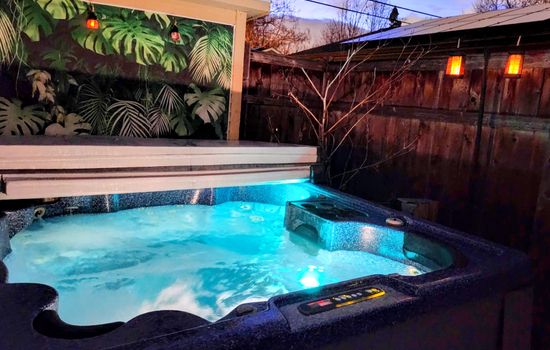 Outdoor private hot tub 