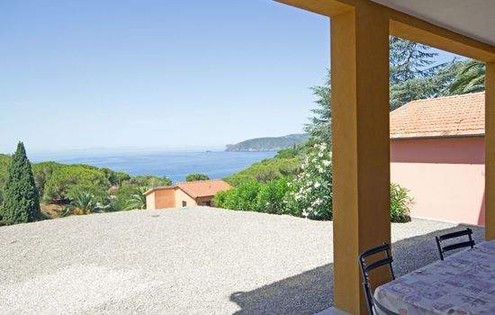 Neugebaute Wohnung mit Terrasse