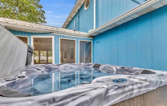 Pool & Hot Tub-Relaxing Lake Views