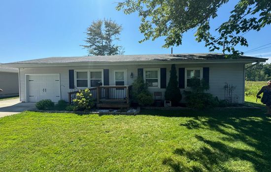 Lake Cottage: 3BR Walk to Strip & Wineries