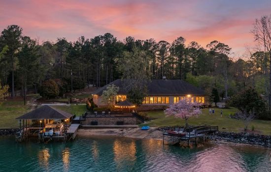 Off the Hook: Luxury Lakefront/6BR/5BA • Sleeps 20