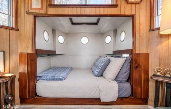 Shipwreck with upper deck, Dock Access, Kayaks 