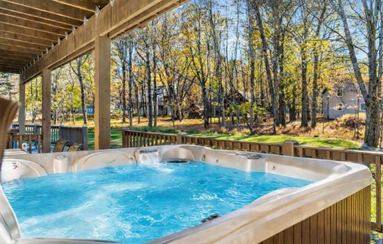 Sleeps 18, Hot Tub, Lake and Pool Access