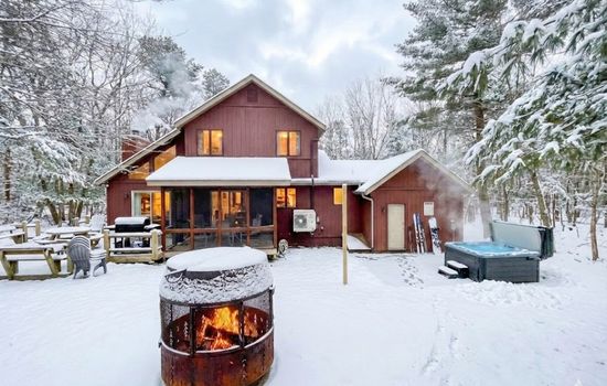 Two min to ski slopes, Fireplace