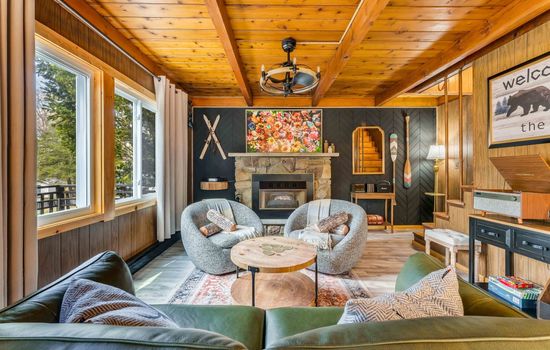 Velvet Pines Luxury Forest Cabin with Hot Tub 