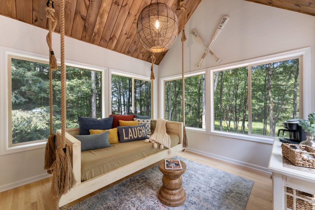 Lakeside Luxe: Lake Views, Theatre, Guest Favorite