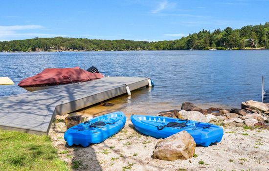 King’s Lakehouse Luxury Lakefront Retreat