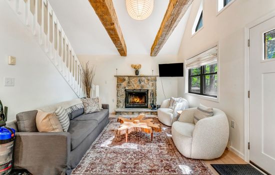 Moon Hill Hideaway with Hot Tub and Cozy Loft