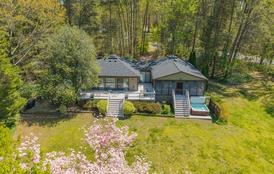 Happy Ours-The Perfect Lake Anna Escape!