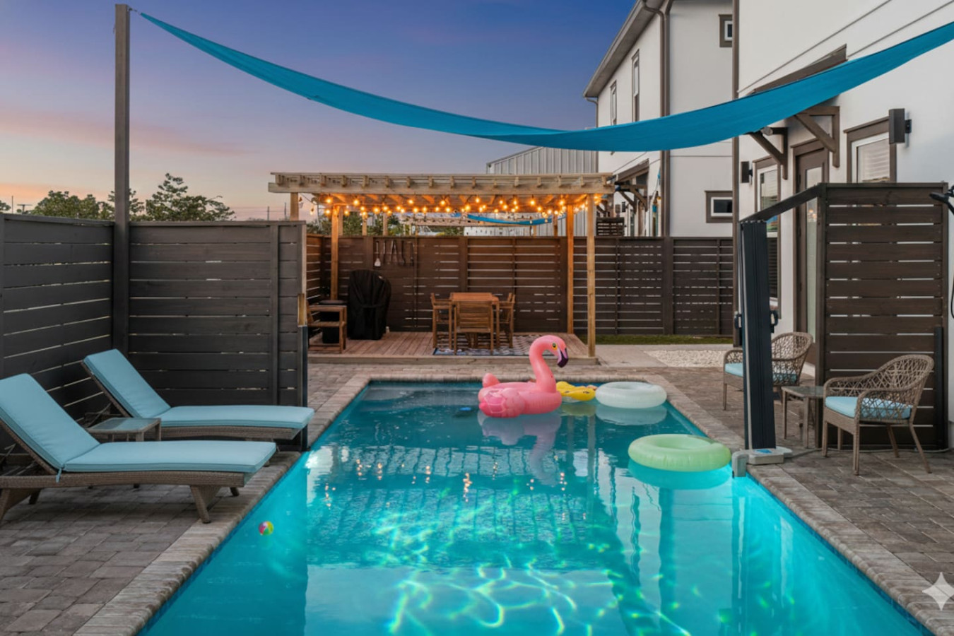 Beachfront Luxury House Rental with Private Pool | Lake.com Rentals ...