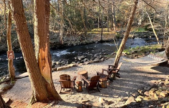 Creekside Escape in Lake Naomi | Fairy Village