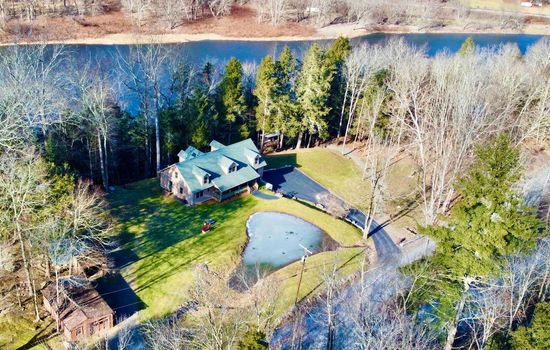 Cozy house on the river - new hot tub!