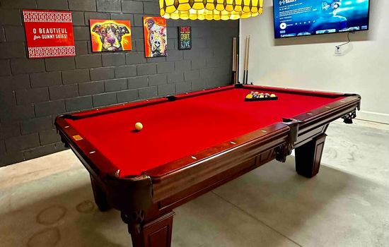 The Billiard close to downtown with fenced yard