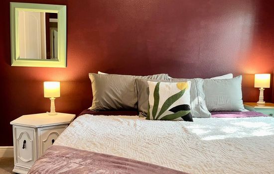 Sweet Stay with fully fenced yard