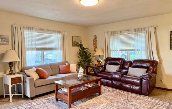 Downtown Duplex A - Amazing location!