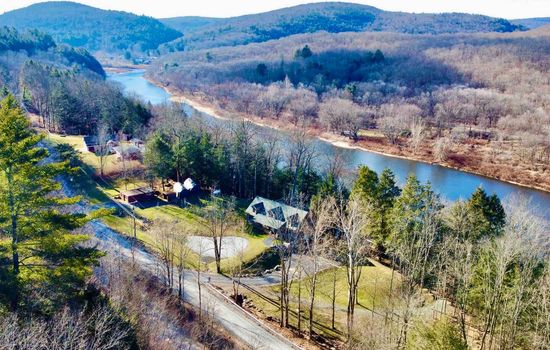 The River House with Hot Tub