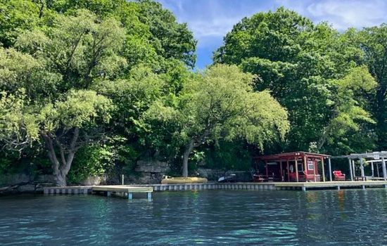 Cayuga lake cottage with private lake access