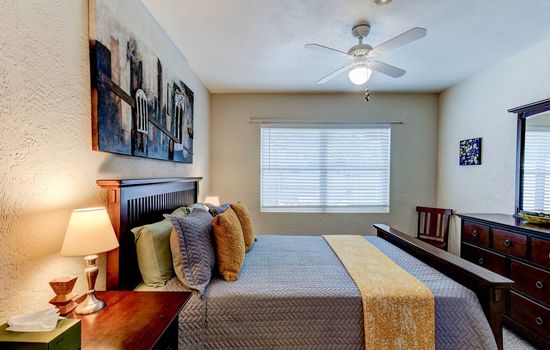 Downtown Duplex B Private Yard Great Location