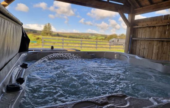 4 Bedroom Forest View House & Hot Tub sleeps 9