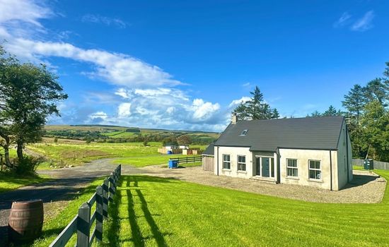 4 Bedroom Forest View House & Hot Tub sleeps 9