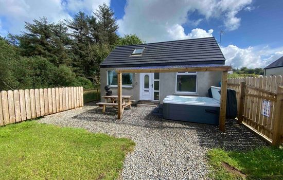 Forest View Cottage - Private Hot Tub