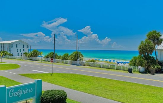 Beautiful gulf view from balcony. Enjoy an amazing view while enjoying your morning coffee or evening night cap. 