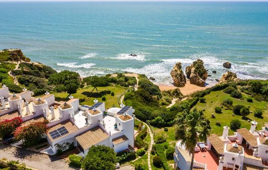 Clifftop Vila Areia | 3BR, Beachfront, Pool, BBQ