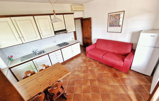 Zweizimmerwohnung mit Schlafzimmer mit Doppelbett und Schlafsofa
