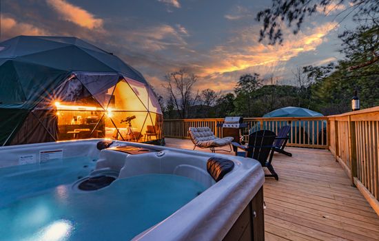 🏕️ Luxe Geodesic Dome • Hot Tub & Starlink • 5 Min to Hatfield-McCoy