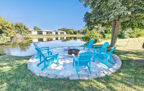 Lazy River- King beds|Hottub|Fenced Yard|Fire Pit