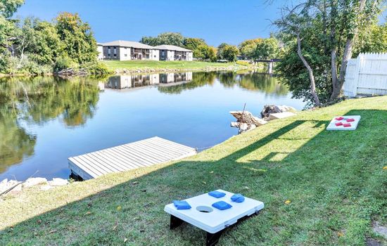 Lazy River- King beds|Hottub|Fenced Yard|Fire Pit