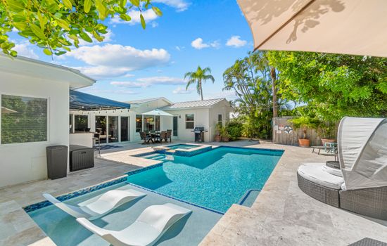 Across from Beach- 3 Master Suites, Heated Pool & Spa, Tanning Ledge, Golden Tee