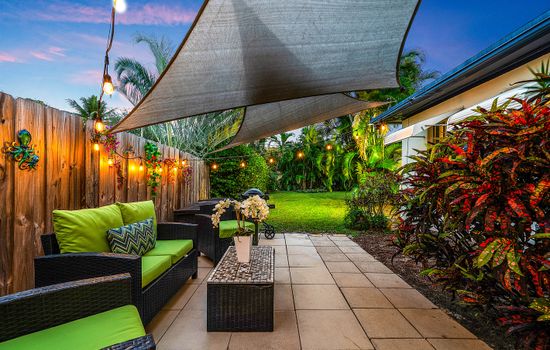 Coastal Harbor, King Bed, Pickleball Gear, Golf Set, BBQ – $1 Rides to Beach