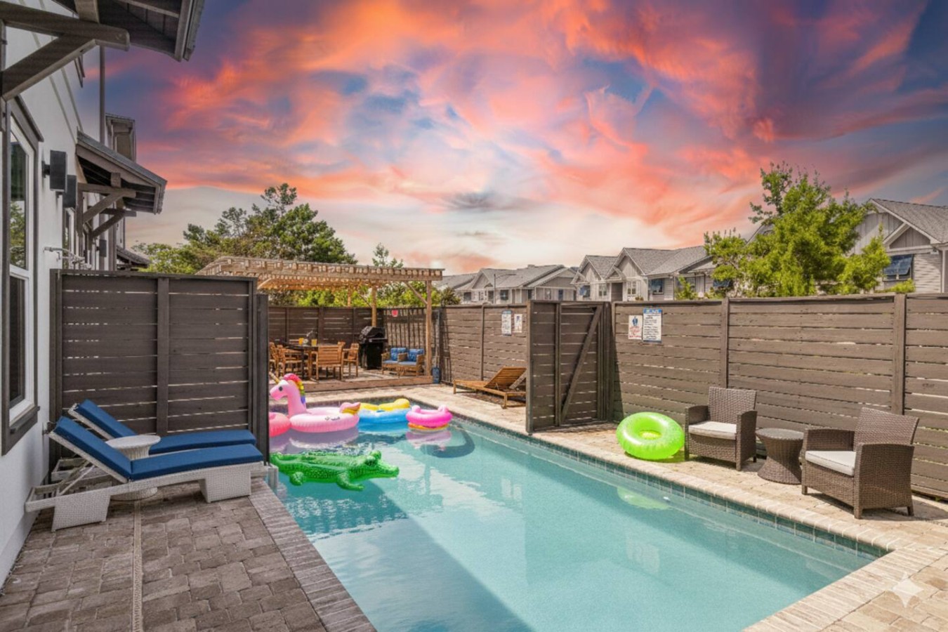 Beachfront Luxury House Rental with Private Pool | Lake.com Rentals ...
