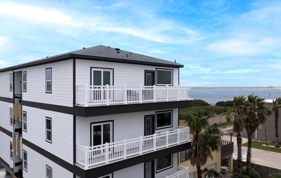 Pelican Trio | 3 Coastal Suites for Large Groups