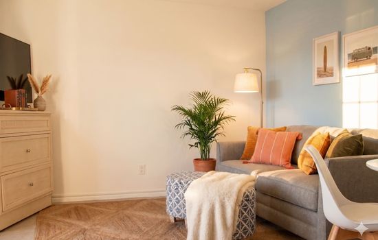 9 Palms Condo: Comfort Near Beach