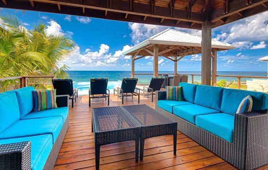Vivaro Roatan: Where the infinity pool meets the sea. 🌅 Relax on premium loungers in the sun or retreat to the shaded terrace. Modern luxury with an effortless West End vibe. 🌴✨ #IslandLife #VivaroRoatan #InfinityView