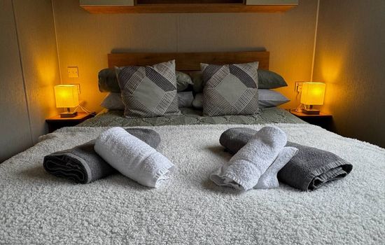 The Lake House - Quiet, Dog Friendly, By the Lake