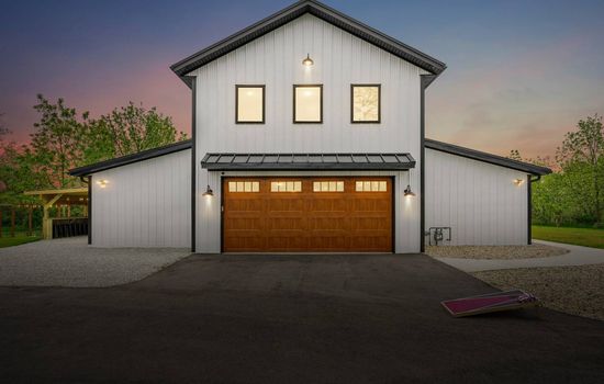 Barn! B-Ball/Mini Golf/Bar/Theater/Arcade/Hot Tub
