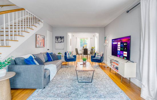 Cozy & Charming Home | Minutes to Everything!